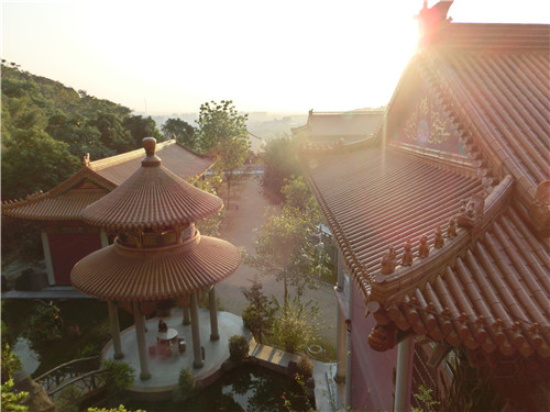 夕阳下普济寺