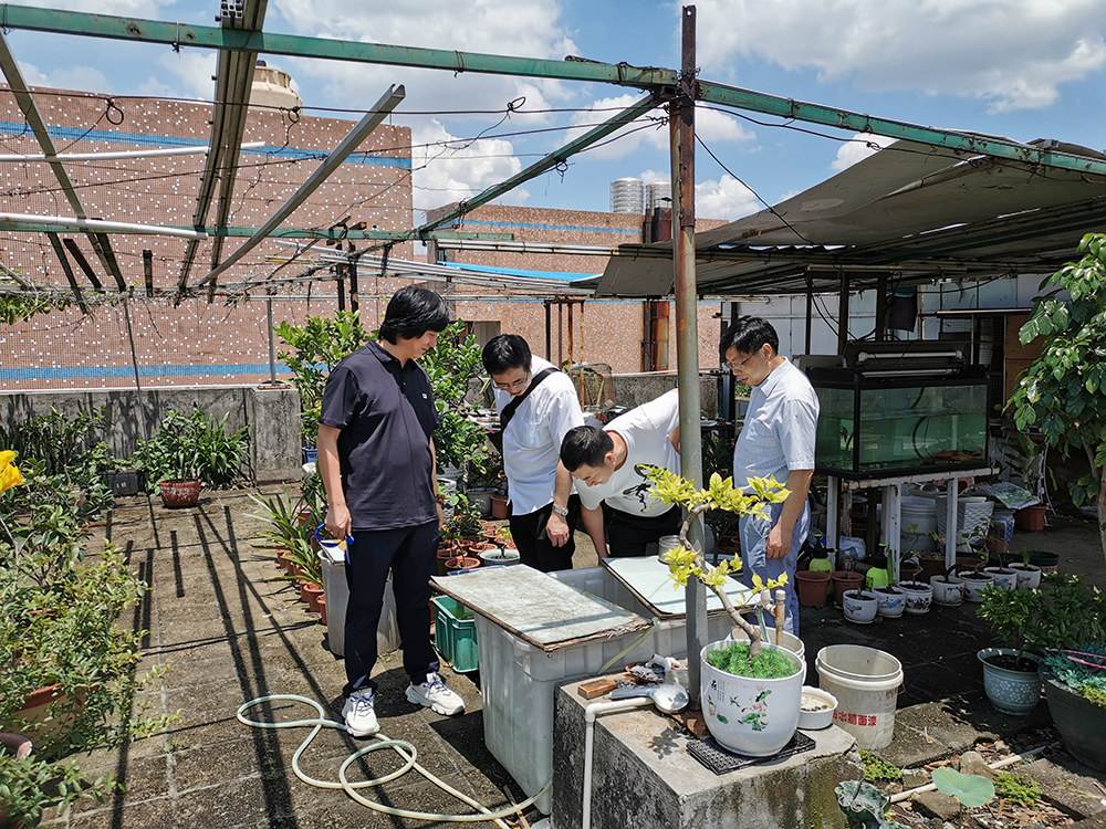 三德大康参观铭森电子的小型农作物生态园